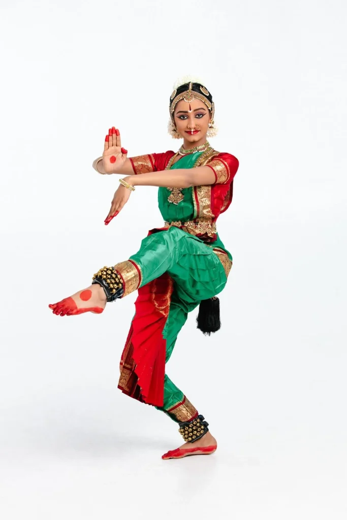 bharatanatyam costume on rent in pune. dancer pose 